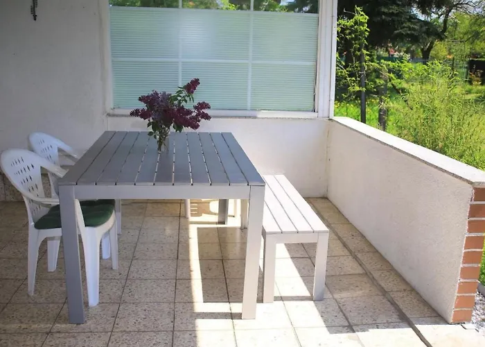 In Mit Schoenem Garten By Interhome Сasa de vacaciones Storkow (Mark)