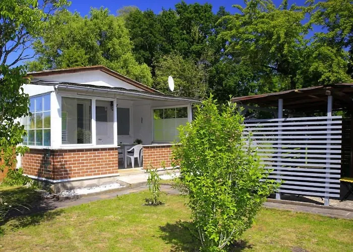 In Mit Schoenem Garten By Interhome Сasa de vacaciones *